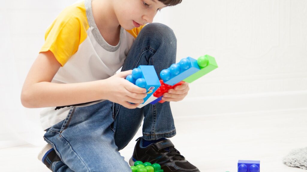 Dificuldade de Expressar Sentimentos | Autismo & Emoções Explore como melhorar a expressão emocional de pessoas no espectro autista com estratégias práticas e apoio profissional.