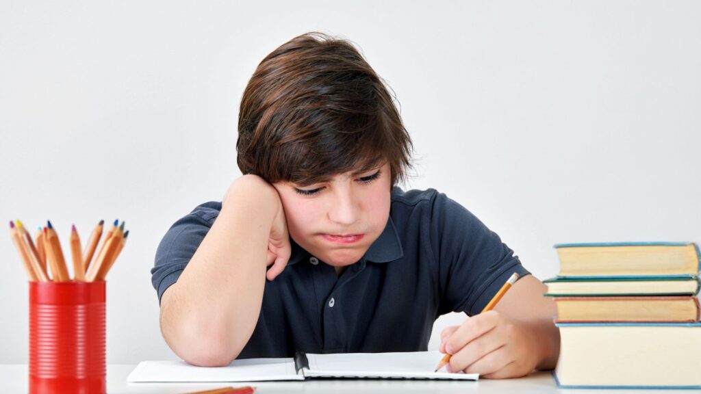 Sintomas do TDAH em homens: 12 sinais comuns Identifique os sintomas do TDAH em homens e descubra como o tratamento pode melhorar a qualidade de vida e as relações sociais.